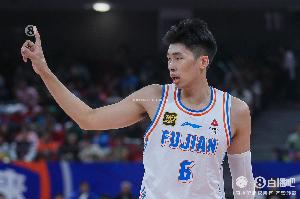 表现积极打得不错！邹阳18中8得23分 拼到5个前场板&4个抢断