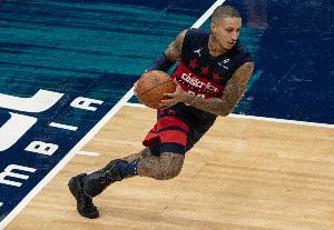 看看成色！库兹马复出21分钟9中4拿9分3板3助 三分3中0&罚球4中1