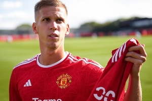 凑热闹！曼联、曼城球迷呼吁签奥尔莫，皇马球迷讨论是否免签