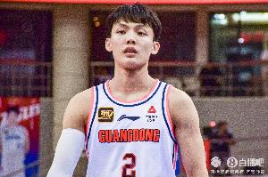 又开始不休息了！徐杰半场出战22分钟 5中2拿到8分2板8助2断