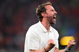 英格兰队官方：索斯盖特因对足球的贡献被国王授予爵士头衔