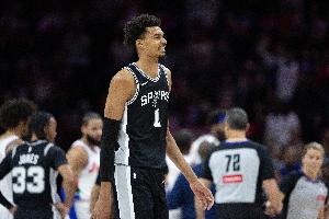 文班：努力寻找新办法提升自己比赛水平 我不惧怕非常规事物