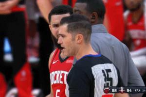 “杀死自己”？范弗里特发球5秒违例+冲撞裁判 直接被1T驱逐