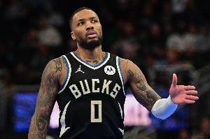 躺赢局！利拉德14中3仅拿9分4板5助2断&4失误 上半场7中0