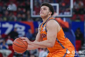 出手不多很全能！洛夫顿半场6中3拿到7分7板6助