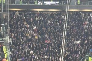 比赛一度中断，弗拉霍维奇遭紫百合球迷种族歧视