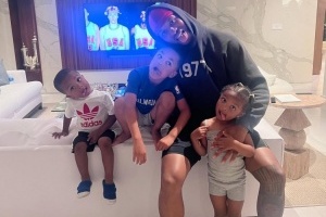 利拉德晒照回顾2024：有关键成长的一年 祝大家新年快乐平平安安