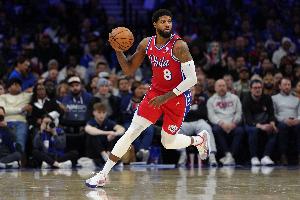 打的啥啊！乔治半场3中1仅得2分 出现3次失误3次犯规