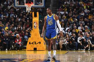 就你一个正常！库明加15中4得到18分10板2助1断1帽 罚球13中10