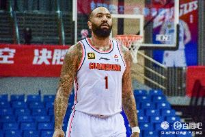 老将太猛了！吉伦沃特23中14砍下41分12板5助