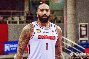 后程发力太晚了！吉伦沃特18中8&7罚全中砍25分9板 上半场仅4分