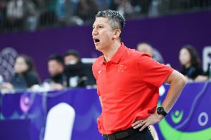 郭士强：2025年我们要打造一支技术过硬、敢于拼搏的中国男篮