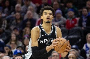 统治攻防！文班亚马半场13中7砍下21分7板3助2帽 正负值+17