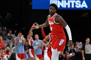 炸裂输出！小贾伦-杰克逊首节9中7爆砍19分 罚球5中4