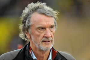 曼联发现职业黄牛索要球员签名后印至复制球衣上，对此事很失望