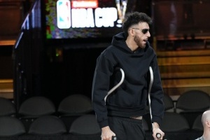 切特不再用拄拐！SGA：这让人兴奋 今天他说想和我们一起投篮训练