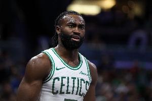 这场没带动！杰伦-布朗21中13空砍31分4板6助 上场轰44分