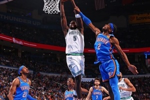 爱德华兹：亚历山大是MVP&你防不住他 任何一对一的防守都不好使