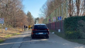 丰塞卡最后一次抵达米兰基地收拾行李，为新帅孔塞桑腾地方