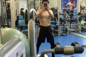 李毅社媒晒健身照：坚持锻炼不仅是习惯，更是一种生活态度