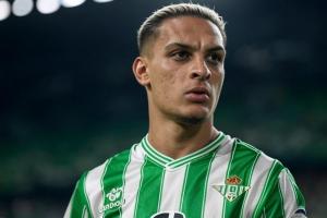 西媒：贝蒂斯有意冬窗租借安东尼，需球员降薪+曼联承担部分薪水