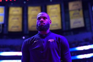 超长续航詹姆斯20、30、40岁对应赛季数据 保底场均23+6+7