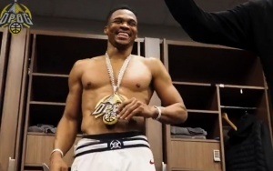 掘金赛后评选队内最佳防守球员 威少又双叒叕获得大金链子