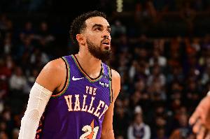 罕见！泰厄斯-琼斯15中7得到21分4板2助3断 5失误平生涯纪录