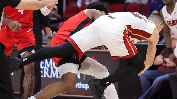 我滴龟龟阿门抱摔希罗高清图来了！