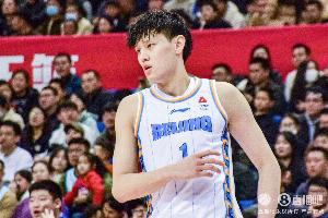 投篮没得手感！曾凡博7中1拿到7分4板5助1帽 正负值+16