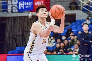 抢断三双！孙铭徽砍下15分12助攻10抢断 本土历史第2人比肩胡雪峰