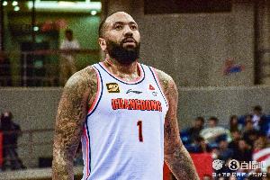 势不可挡！吉伦沃特半场16中11砍下28分6板 单节得分均上双