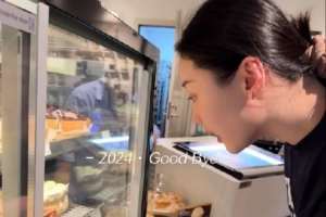 武桐桐告别2024：2025祝大家依旧开心快乐 要健康平安哦