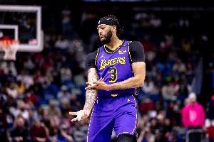 浓眉：我们当然可以多投三分 但想要赢球的关键是防守