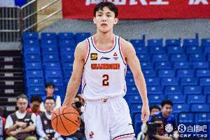 我算半个外援吧！徐杰半场8中5&三分5中3拿到全队最高的13分