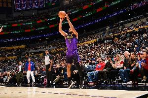 雷迪克：文森特缺席训练明日出战成疑 范德彪参加了非对抗训练