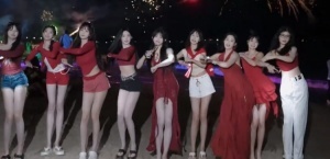 满屏的大长腿浙江啦啦队上新：这个舞蹈适合今天跨年吗？