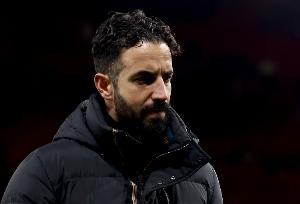 卡拉格：阿莫林在球员使用上大错特错，胖虎和埃里克森不应背锅