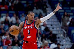 表现很全面！穆雷16中6拿到13分10板8助 另有6次抢断