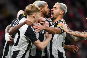 致命的神经刀！纽卡近4轮轰13球0失球升英超第5，打前7只输给蓝军