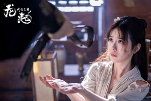 《黑神话》萍萍演员发布新游拍摄花絮：谁懂一眼万年的宿命感对视