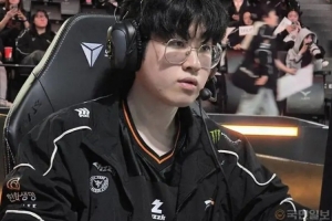 Zeus：第二局本该控小龙或越塔来拉开经济，但这两点都没做到