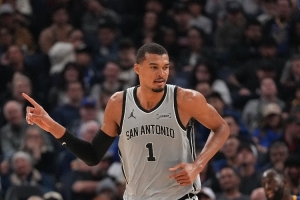 老猫：文班在我的年代根本打不上球 奥尼尔&尤因会把他生吞活剥