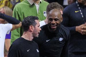 湖人曾在客战勇士赛前举行球队会议 詹姆斯引领全队重振信心