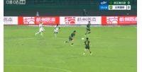 差一点点！童磊禁区外远射，球稍稍高出球门