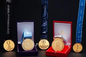 是谁？邮报：一套曼城三冠王赛季奖牌被拍卖，卖家选择匿名