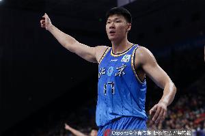 北京让范子铭去打四号位&搭配麦基和周琦 这个变化也激活了前者