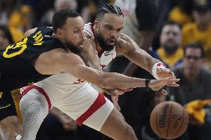 Slater：勇士和狄龙互相不喜欢 后者曾故意碰库里伤处&弄伤小佩顿