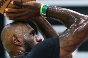 明日开启季后赛！湖人官推晒球队训练照 詹姆斯八村塁斯玛特出镜