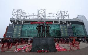 曼晚：曼联主场历史文物将被拍卖，1.83米字母牌估价4-6万英镑